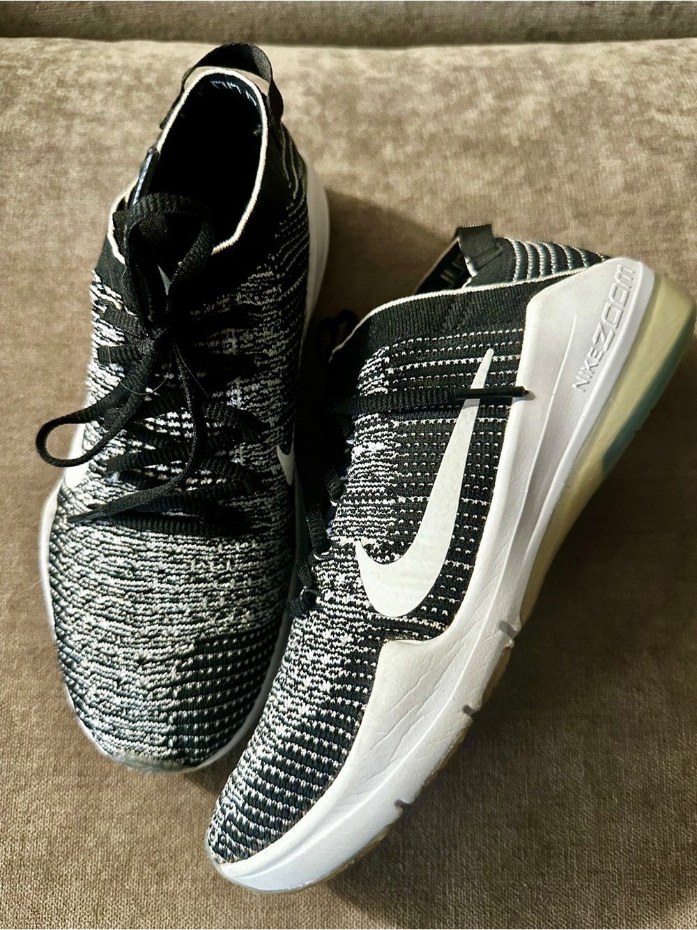 NIKE Air Zoom Fearless 2 Black White Running Shoes Athletic Sneakers Sz 6 Sports